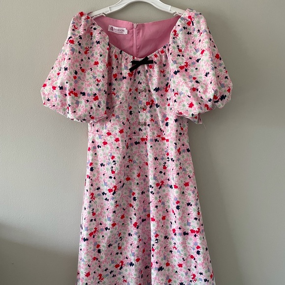 V-Necked Little Daisy Pink Dress - Picture 7 of 8